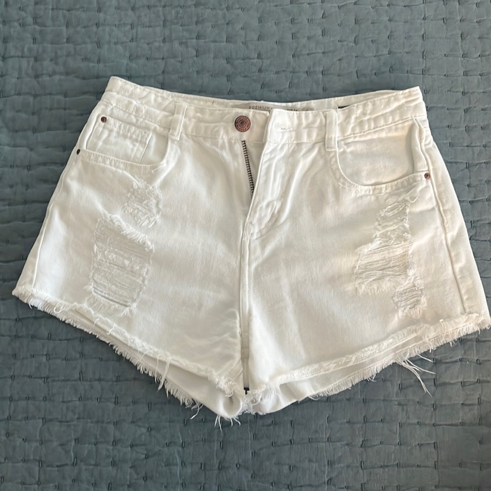 ZARA HIGH WAISTED WHITE SHORTS